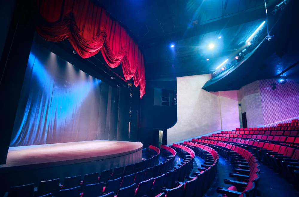 Velika scena zrenjaninskog Narodnog pozorišta