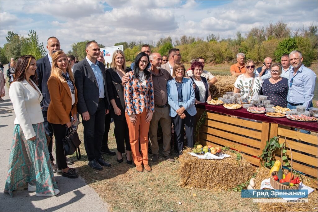Predsednica Pokrajinske vlade Maja Gojković otvorila „Dane porodice“ u Perlezu (FOTO)